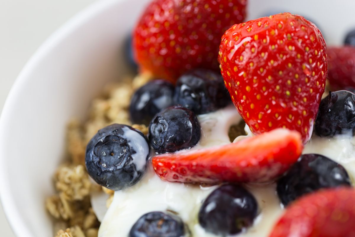 Postres de yogur y fruta que parecen más pecaminosos de lo que son